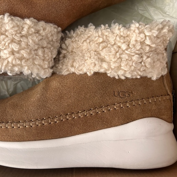 Ugg Australia Woman’s Montrose Sneaker, Zip Back- EUC - Picture 6 of 15